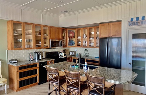 Imperial Beach Condo | Beautiful ocean view condo with communal pool & hot tub