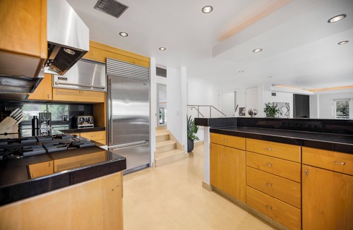 Hollywoodland House | Belden View - Architectural Beauty w/Skyline Views & Rooftop Spa