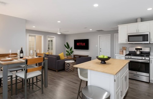 Grant Hill Apartment | Bella| Pool/Spa|Downtown|Freeways|Beaches