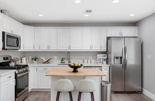 Grant Hill Apartment | Bella| Pool/Spa|Downtown|Freeways|Beaches