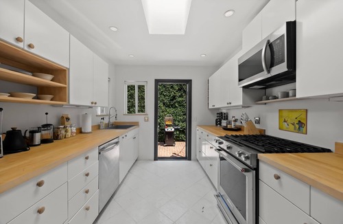 Melrose House | Beverly Grove 2BR Home | Grill + Garden | C&C