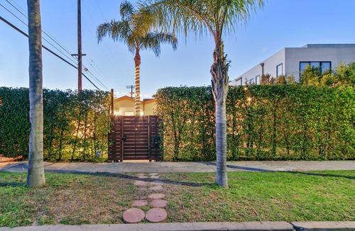 Beverly Grove Villa | Beverly Grove Spanish Oasis 5 BR Villa with Pool, Hot Tub & Parking, Central