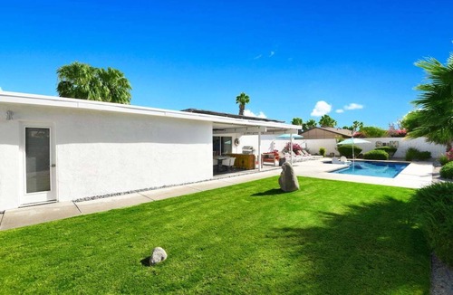 Desert Park Estates House | Biskra by AvantStay | Classic Palm Springs Getaway W/Outdoor Living & Pool!