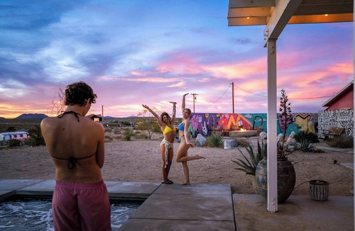 Joshua Tree House | Bling Shack Pool, Spa, Views, Karaoke, Theater