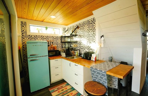 Dripping Springs House | Bluebonnet ↠ Cabin with view and Pro Coffee Setup, Pickleball