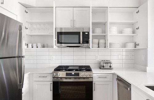 Playa Del Rey Apartment | Blueground | Playa del Rey, pool, nr Dockweiler