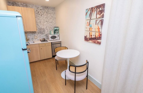 Mission Beach Hotel | Boardwalk Hotel: Bikes, Boards & Beach Gear Included