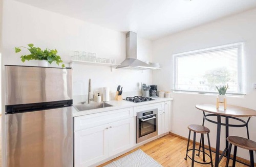 Mission Beach Apartment | Boho Beauty! Super Central | Steps to Beach & Bay