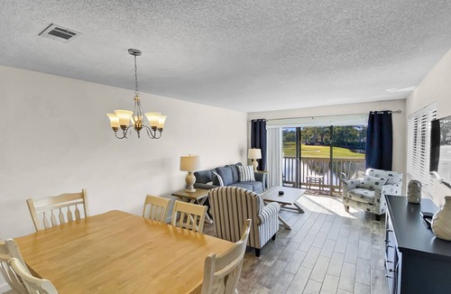 Sandestin Condo | Book Harbour Point's charming lake front unit 912! FREE GOLF & MORE!