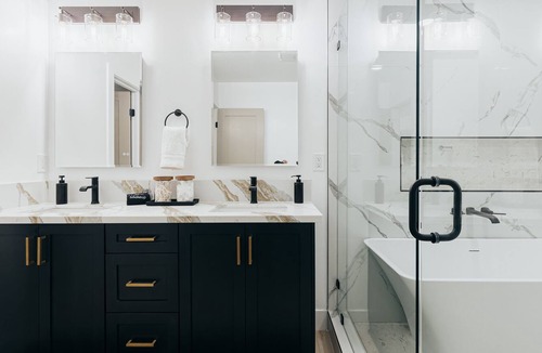 Morena House | Brand New Luxury, Game Room, Jacuzzi, Views!