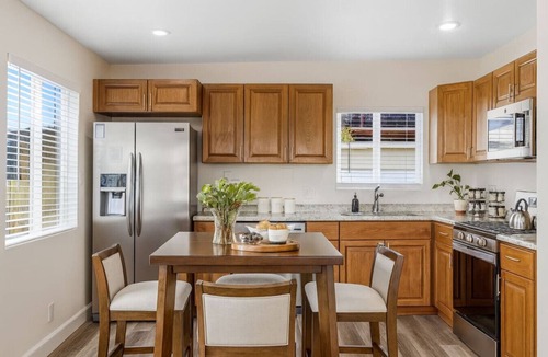 Grant Hill Villa | Bridge|Pool/Spa |Downtown|Freeways|Airport