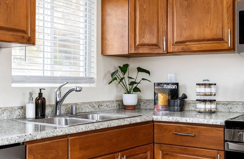 Grant Hill Villa | Bridge|Pool/Spa |Downtown|Freeways|Airport