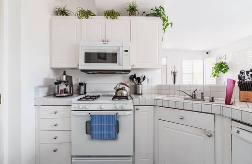 Valencia House | Bright 2 BR + 2 BA Valencia Townhouse + Pool & Spa