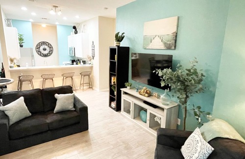 Bahama Bay Condo | Bright and Tropical 3BR, 25 Min to Disney!