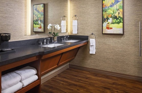 Crown Point Hotel | Bright Bay View Double Suite | Perfect for Group Getaways | 2 units