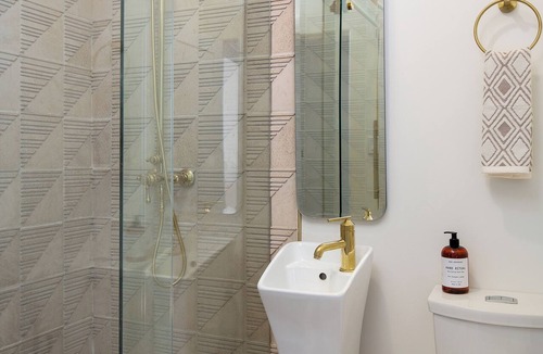 Westlake Apartment | Bright studio in lovely Los Angeles with cool AC