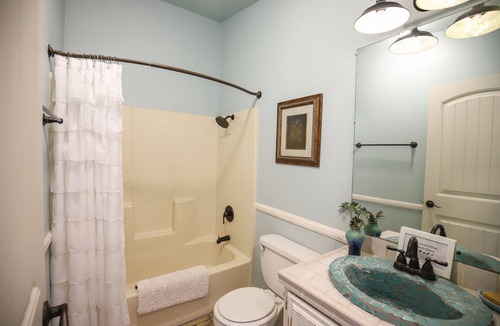 Rainbow CDP House | Bunny Hill Farmstay with Hottub