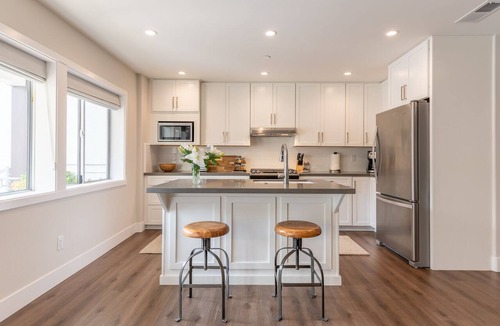Golden Rectangle Apartment | Carmel-By-The-Sea Two King Bedroom en-suite Bath Rental in Town