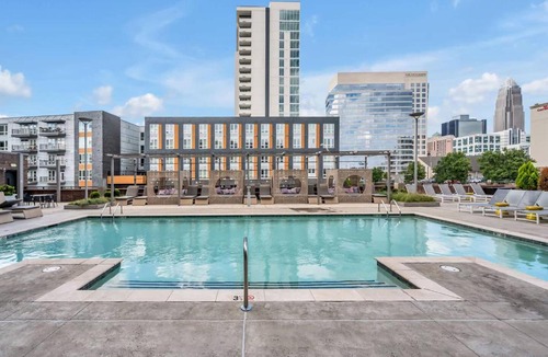 Second Ward Apartment | Carolina Horizon - Pool, City Views, Free Parking