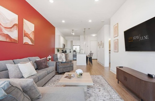 Second Ward Apartment | Carolina Horizon - Pool, City Views, Free Parking