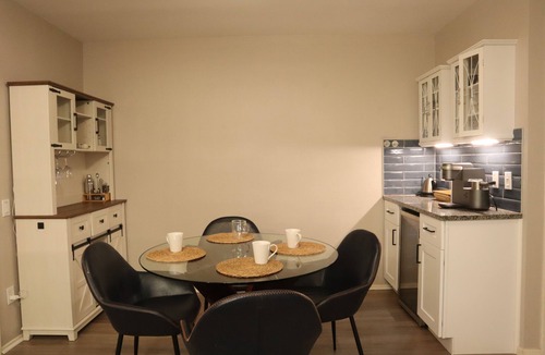 Waters Park House | Casa de la Cova, the Comforts of Home