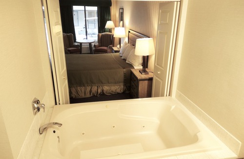 Incline Hotel | Cedar Lodge