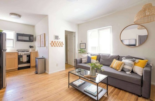 Mission Beach Apartment | Central Apt | Steps to Beach & Belmont Park | AC!