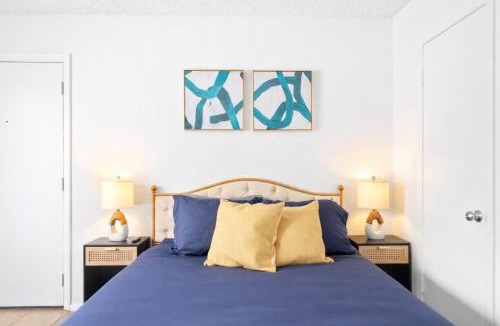 North University Apartment | Central Hyde Park suites close to UT, Moody Center, Downtown