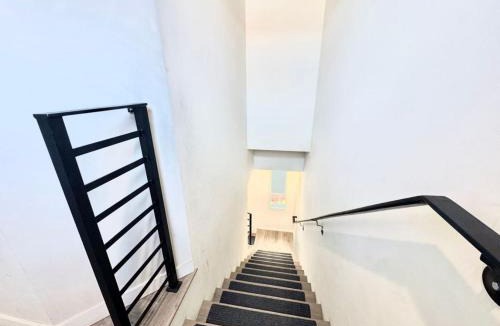 City Heights Apartment | Central Townhome 1 King 2 Queen Beds Zoo DT North Park