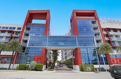 Hollywood Condo | CH Luxury Studio With a Quiet Courtyard View-CS34