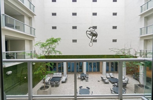 Hollywood Condo | CH Luxury Studio With a Quiet Courtyard View-CS34