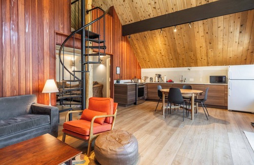 Mammoth Lakes Ski Chalet | Chalet #1, Charming Ski In/Ski Out Steps to the M