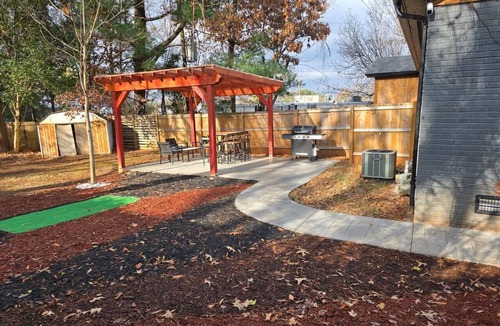 Starmount House | Charlotte Cozy Charm: Cozy Retreat with BBQ Oasis