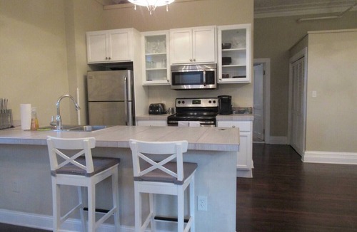 Albany Apartment | Charming 1BR Albany retreat w/parking & full kitchen, near MVP Arena, Washington Park & dining