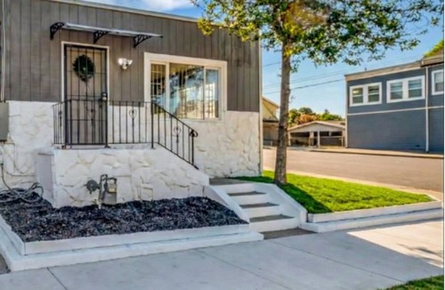 Oakland House | Charming 2-Bedroom Oakland Home Near BART – Flexible Lease