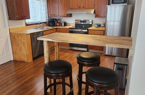 Harbor Springs House | Charming 3- BEDROOM/1 BATH Duplex Upper unit in Fabulous Harbor Springs.