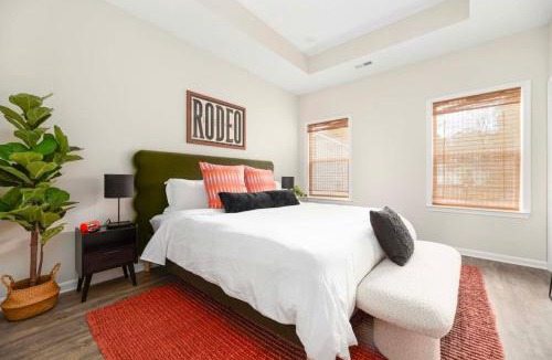 North Belmont House | Charming 3BR Belmont Bungalow