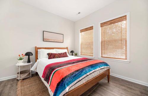 North Belmont House | Charming 3BR Belmont Bungalow