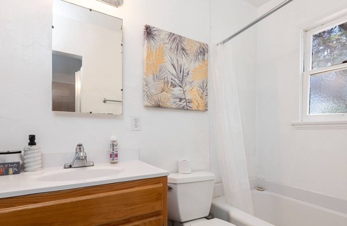 Carthay Circle Apartment | Charming and Elegant 1BR Apt. w/ Hot Tub