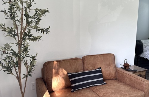 North Hills East Apartment | Charming and Stylish 1 Bedroom/1 Bathroom Guesthouse