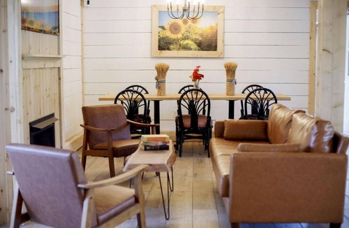 Lanesborough Apartment | Charming Apt in 18th c Berkshire Farmhouse