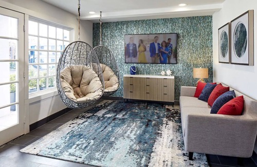 Beach Barber Tract Hotel | Charming Coastal Suite in Prime La Jolla Location | Free Parking