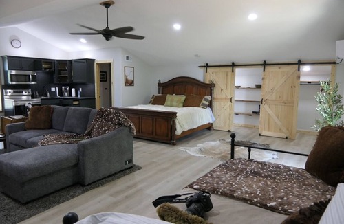 Florence House | Charming Farmhouse studio ! Packed with modern amenities with all the charm!