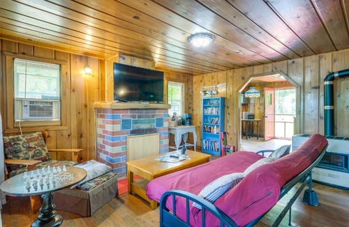 Herron House | Charming Michigan Cottage w/Sunroom & Lake Access