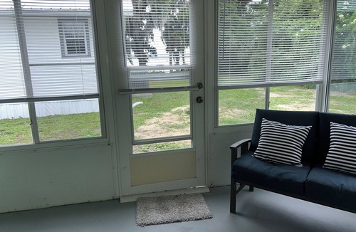 East Palatka House | Charming riverfront bungalow hot tub, boat dock fully stocked kitchen