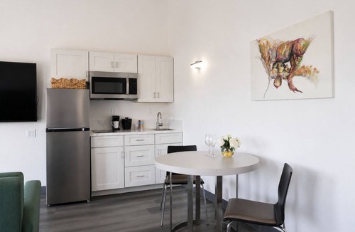 Little Italy Hotel | Charming Room Perfect for Art Enthusiasts Visiting Little Italy | 4 Units