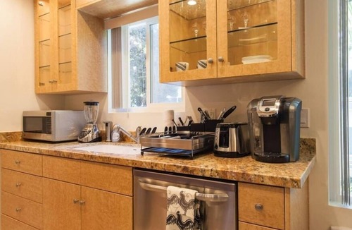 West Hollywood Apartment | Chic 1-bedroom apartment with AC, WiFi in fabulous West Hollywood