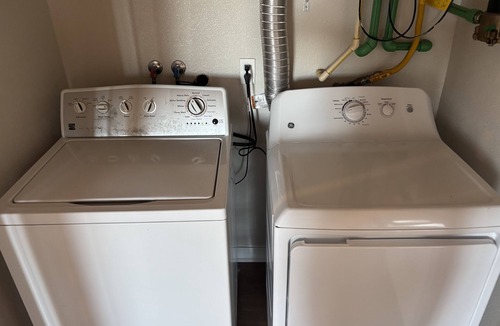 Van Nuys Apartment | Chic 2-bedroom apartment with AC, WiFi in wonderful Los Angeles
