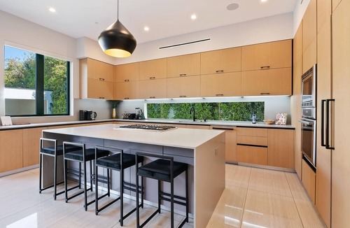 Carthay Circle Villa | Chic 4-bedroom villa with WiFi, AC in vibrant Los Angeles