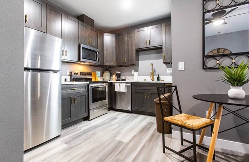 University Heights Apartment | Chic King Suite w/Balcony in Uni Heights